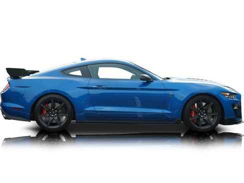 Used 2021 Ford Mustang Shelby GT500 w/ Carbon Fiber Track Pack RWD image 2