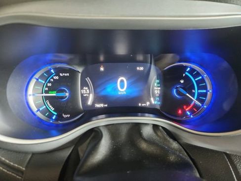 Used 2021 Chrysler Pacifica Touring-L w/ S Appearance Package FWD image 11