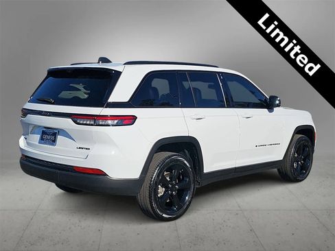 Used 2025 Jeep Grand Cherokee Limited w/ Luxury Tech Group II image 8