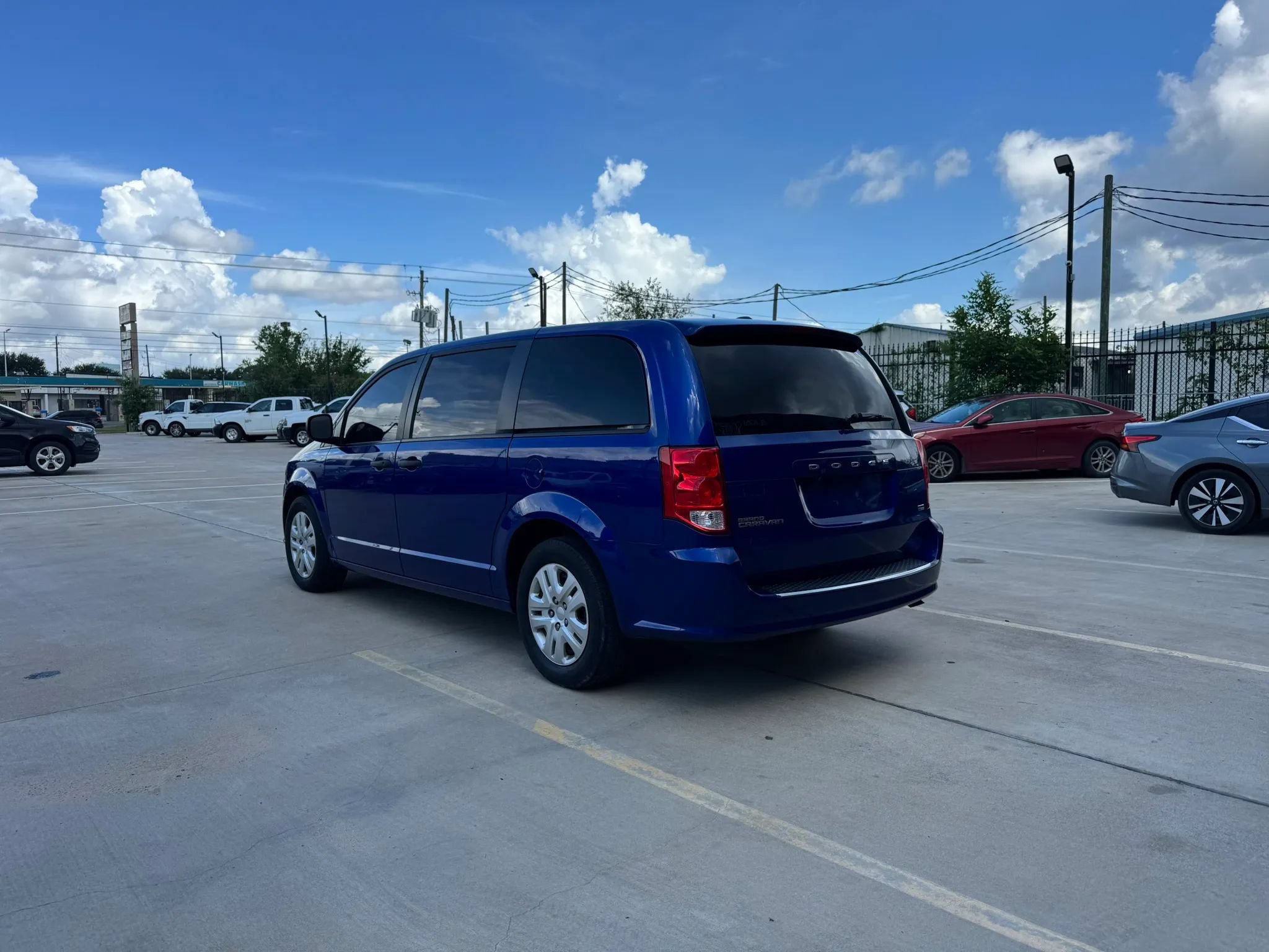 Used 2019 Dodge Grand Caravan SE w/ UConnect Hands-Free Group FWD image 5