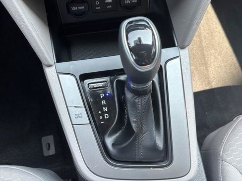 Used 2020 Hyundai Elantra SE FWD image 19