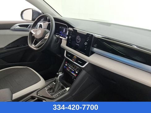 Certified 2025 Volkswagen Taos SE w/ Panoramic Sunroof Package image 22