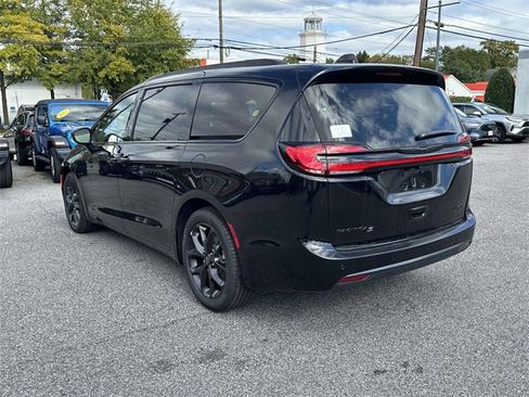 New 2026 Chrysler Pacifica Limited w/ S Appearance Package image 15