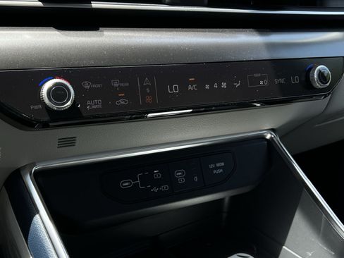 New 2026 Kia Carnival SX w/ SX Dark Edition Package FWD image 25