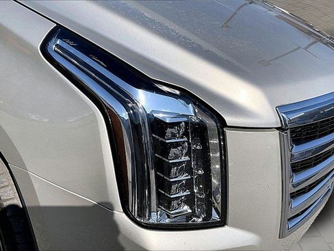 Used 2017 Cadillac Escalade ESV Premium Luxury image 28