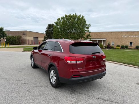 Used 2017 Kia Sorento AWD image 3