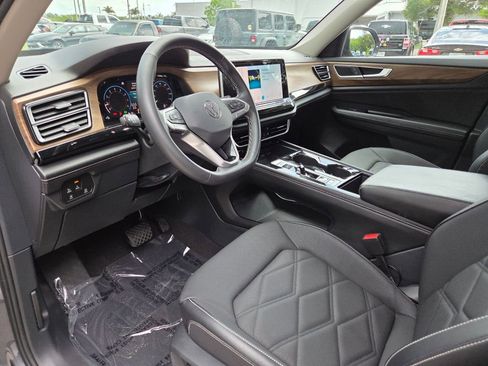 Used 2024 Volkswagen Atlas SE FWD image 25