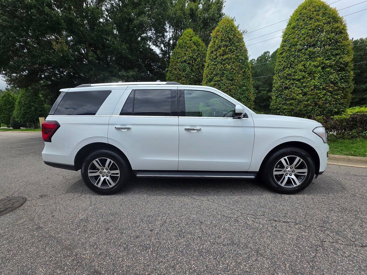 Used 2023 Ford Expedition Limited AWD/4WD image 6
