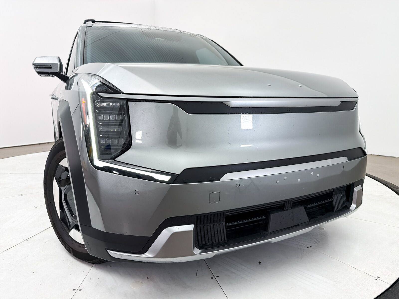 Used 2024 Kia EV9 Wind AWD/4WD image 2