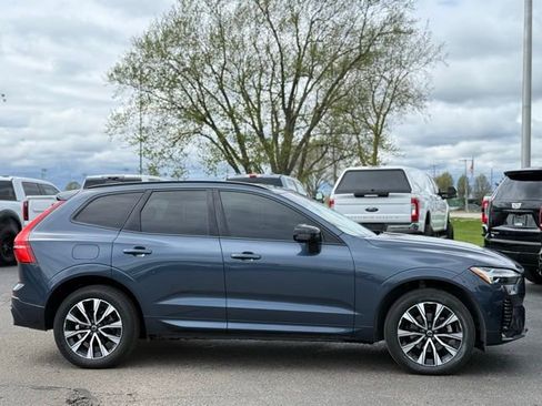 Used 2023 Volvo XC60 B5 Plus AWD/4WD image 39