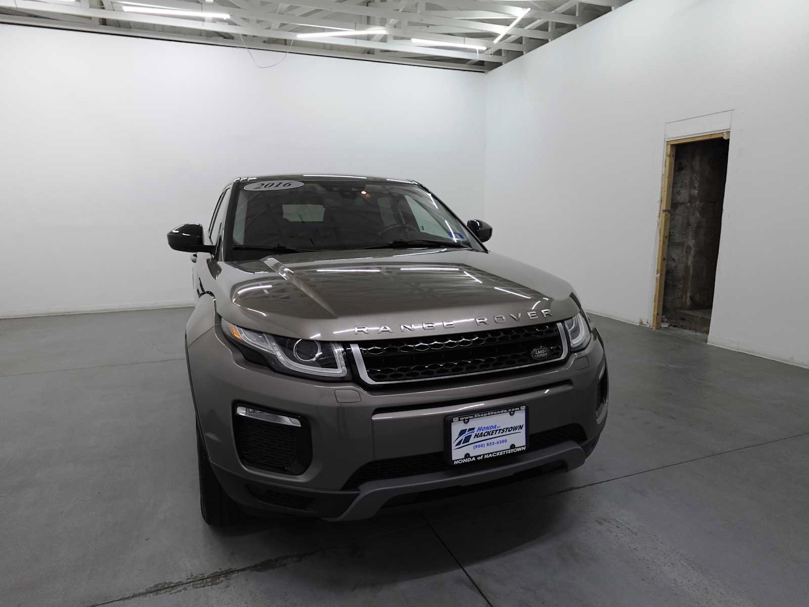 Used 2016 Land Rover Range Rover Evoque SE AWD/4WD image 3