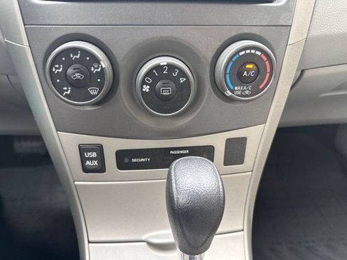 Used 2013 Toyota Corolla LE image 26