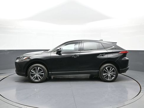 Used 2024 Toyota Venza LE AWD/4WD image 9