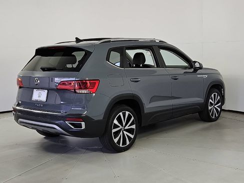 Certified 2023 Volkswagen Taos SE w/ Panoramic Sunroof Package FWD image 7