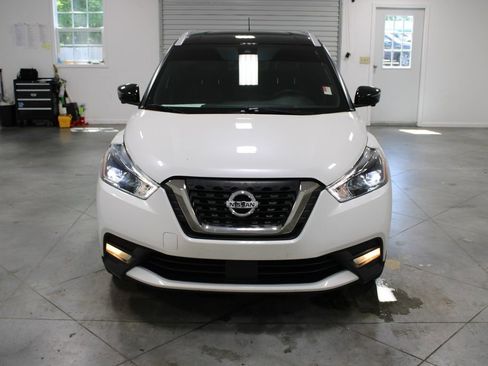 Used 2020 Nissan Kicks SR w/ SR Premium Package image 3