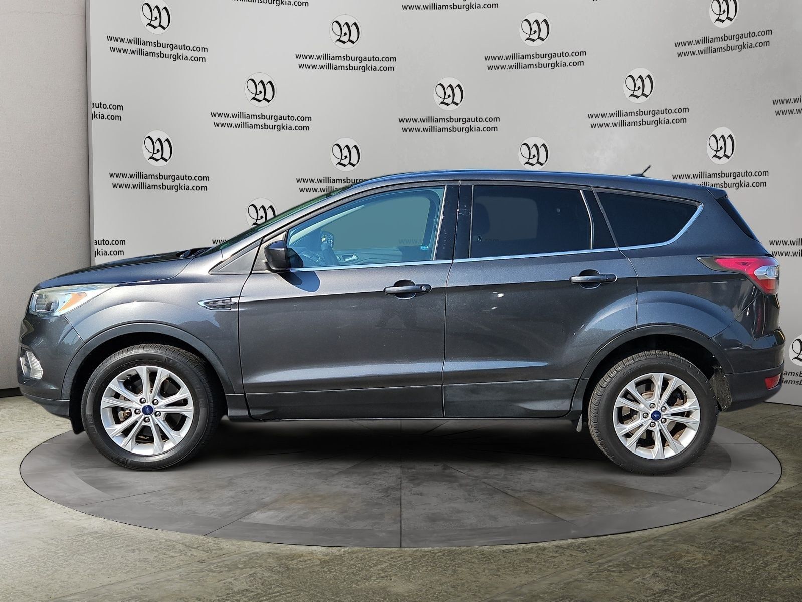 Used 2017 Ford Escape SE AWD/4WD image 2