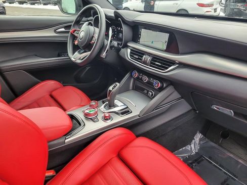 Used 2024 Alfa Romeo Stelvio Veloce image 24