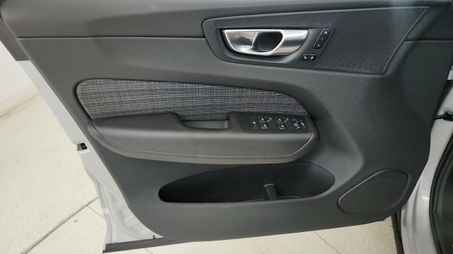Used 2025 Volvo XC60 B5 Core AWD/4WD image 53