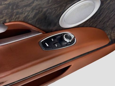 Used 2020 Aston Martin DB11 Volante RWD image 18
