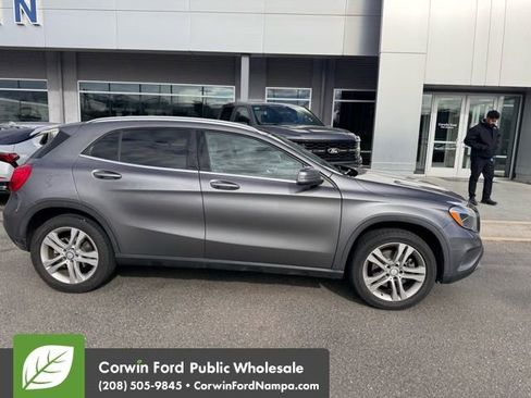 Used 2017 Mercedes-Benz GLA 250 4MATIC image 4