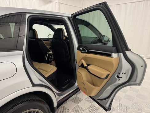 Used 2017 Porsche Cayenne Platinum Edition image 25