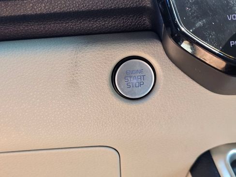 Used 2025 Kia Carnival EX FWD image 22