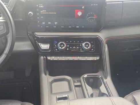 Used 2024 GMC Sierra 2500 AT4 w/ AT4 Premium Plus Package AWD/4WD image 18