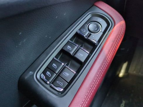 Used 2023 Porsche Macan image 29