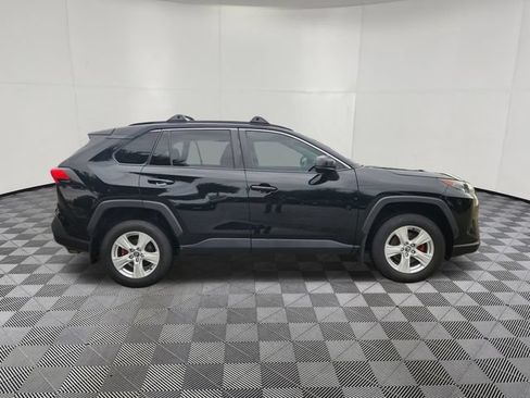 Used 2021 Toyota RAV4 LE FWD image 4