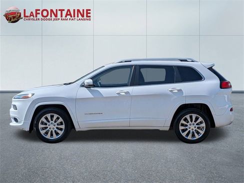 Used 2018 Jeep Cherokee Overland image 2
