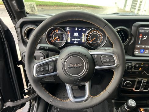 Certified 2023 Jeep Gladiator Overland image 18