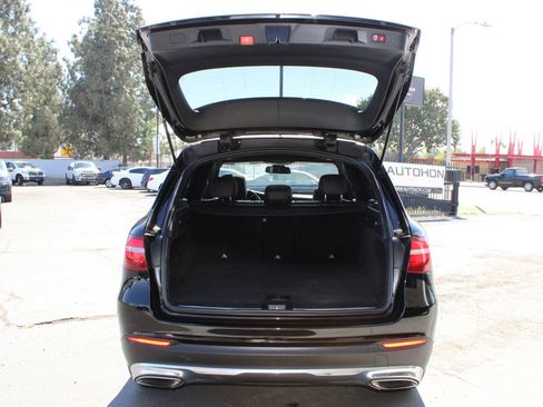 Used 2019 Mercedes-Benz GLC 300 4MATIC w/ Premium Package image 35