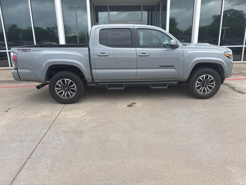 Used 2021 Toyota Tacoma TRD Sport w/ Technology Package image 4