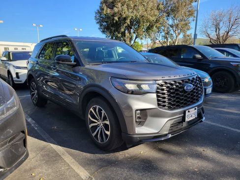 Used 2025 Ford Explorer ST-Line image 11