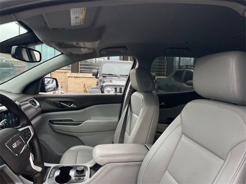 Used 2023 GMC Acadia SLT image 11