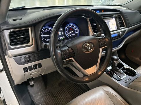 Used 2019 Toyota Highlander Limited w/ Protection Package #3 AWD/4WD image 9