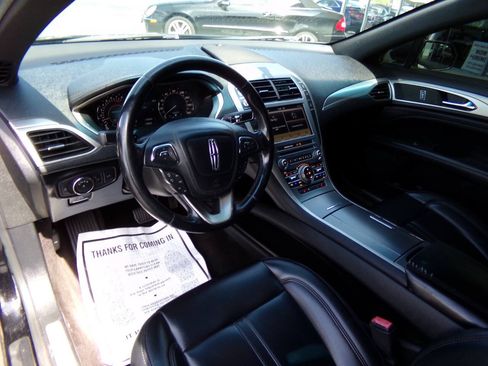 Used 2017 Lincoln MKZ Premiere FWD image 9