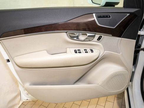 Used 2019 Volvo XC90 T6 Momentum w/ Protection Package Premier image 13