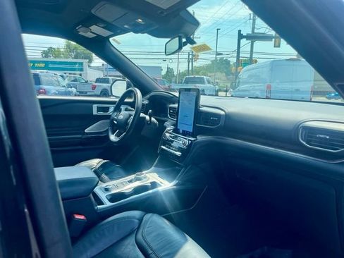 Used 2024 Ford Explorer Platinum w/ Technology Package AWD/4WD image 12