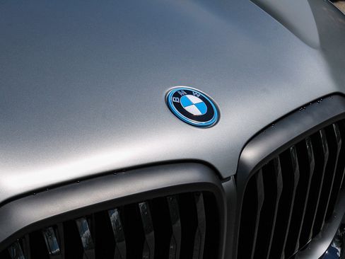 New 2026 BMW X5 xDrive50e image 9