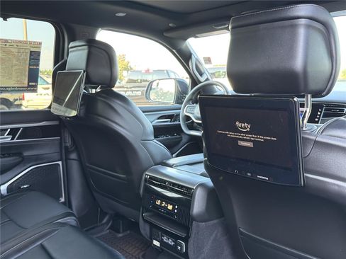 Used 2024 Jeep Wagoneer Series II w/ Convenience Group I AWD/4WD image 16