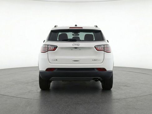 Used 2025 Jeep Compass Latitude image 7