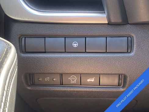Used 2025 Nissan Rogue SV FWD image 19