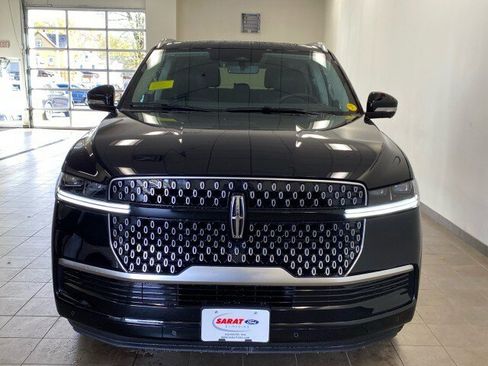 New 2025 Lincoln Navigator L Reserve image 3