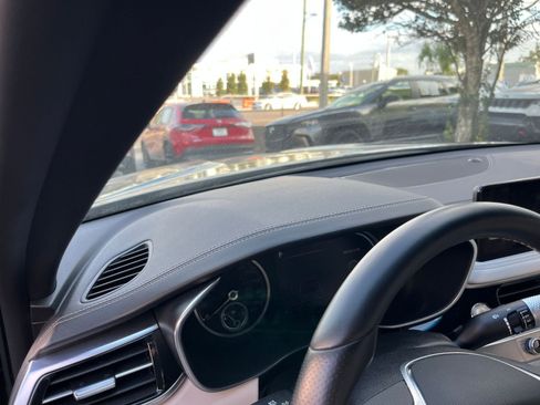 Used 2025 Genesis G70 2.5T image 34