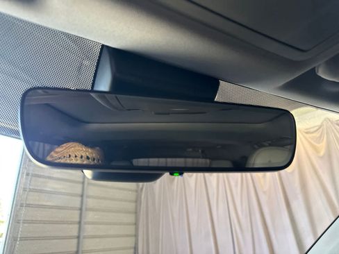 Used 2019 Toyota Highlander XLE FWD image 25