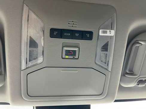 Used 2025 Toyota RAV4 XLE image 19