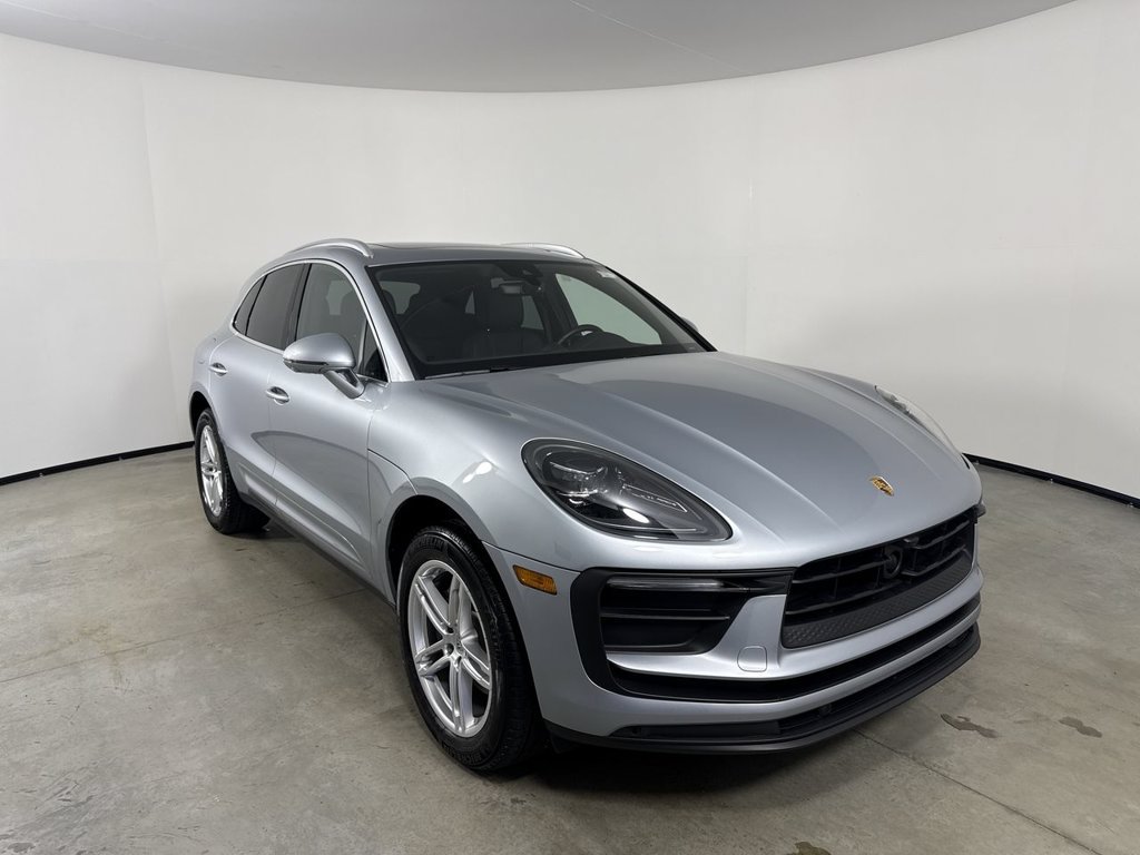Certified 2026 Porsche Macan AWD/4WD image 9
