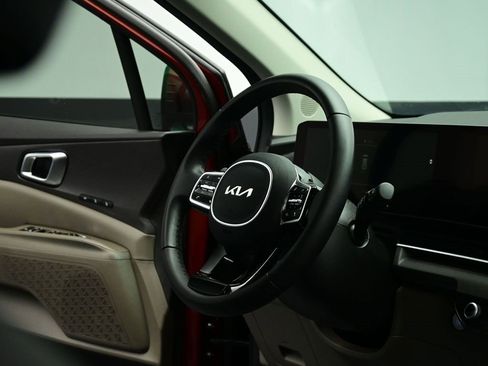 Certified 2025 Kia Carnival EX image 36