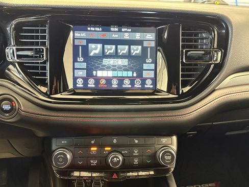 Used 2023 Dodge Durango GT image 4